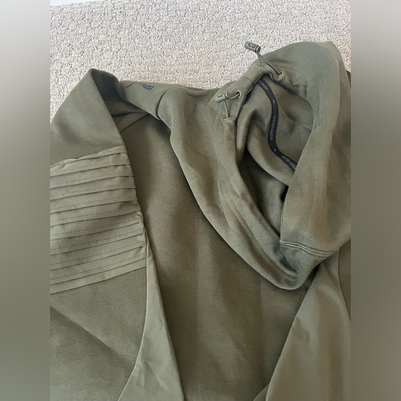 M Puma Green Hoodie - Picture 4 of 4